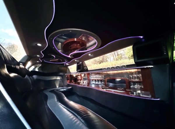 Chrysler 300c Limousine белый — изображение 6
