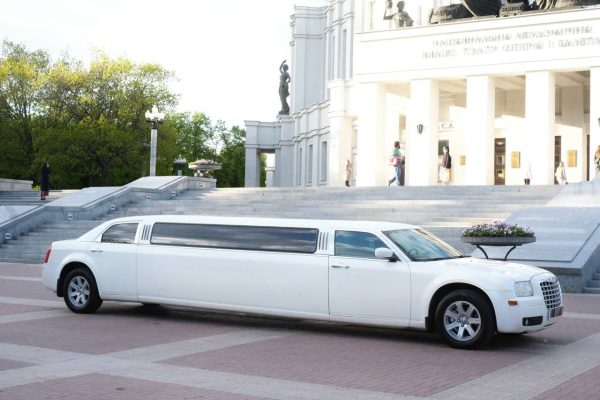 Chrysler 300c Limousine белый — изображение 4