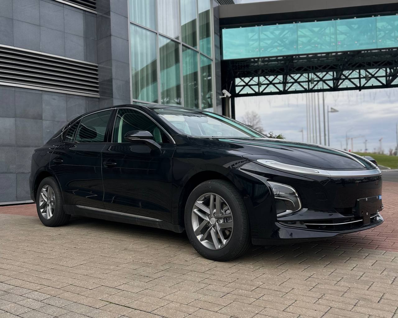 Hongqi E-QM5 РЕСТАЙЛИНГ — изображение 3